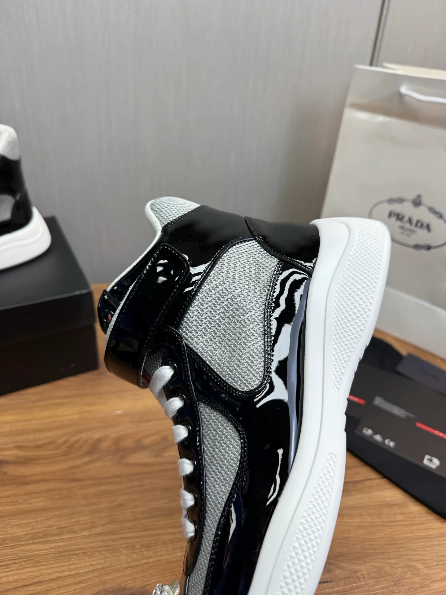 Men's shoes 700💰 [PRADA] Hot selling items🔥Must be recommended every day~~ Official website synchronized, 1:1 high quality shipments✔️ Imported cowhide fabric, cowhide lining, original bottom, high-end airplane box packaging🎁 38-45 (38.45 custom-made, non-refundable)